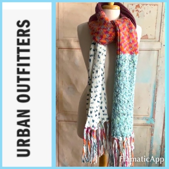 Urban Outfitters Accessories - 🆕URBAN OUTFITTERS Chunky Knit Fringe Scarf🧣